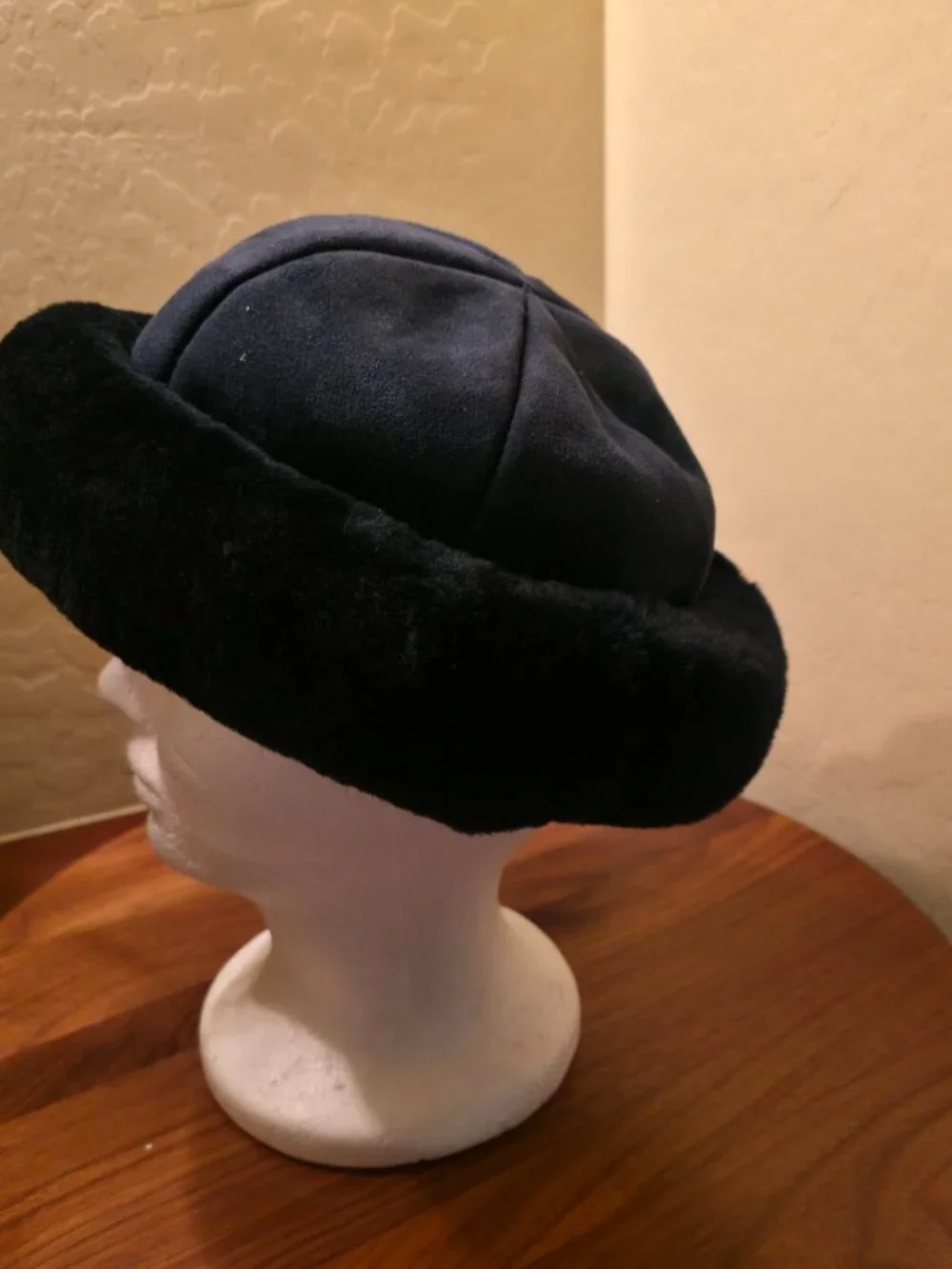 The Shearling Sheepskin Hat in Black